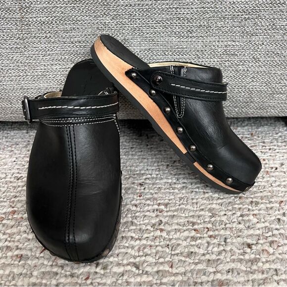 Earth Kalso Shanti Black Leather Clogs - Picture 2 of 12